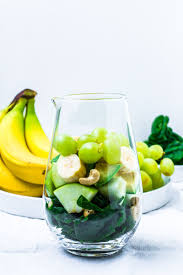 Gruner Smoothie Mit Avocado Und Spinat Rezept Avocado Smoothie Lebensmittel Essen Grune Smoothies