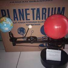 Gerhana matahari dapat terjadi ketika posisi matahari, bulan dan bumi berada pada satu garis lurus. Alat Peraga Planetarium Gerhana Alat Peraga Alat Peraga Gerhana Planetarium Shopee Indonesia
