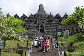 A care giver at heart. Mengagumi Pesona Candi Borobudur Dengan Protokol 3m
