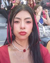 You're in the wind, I'm in the water 🖤