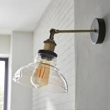 Look Industriel Pour Cette Applique En Verre Et Metal Vieilli A Adopter Pour Faire Le Plein De Lumiere Dans Votre Maison Art Deco Appliques En Verre Castorama