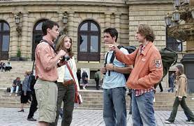 How To Avoid Looking Like A (North) American Tourist In Europe - The  Perpetual Expat