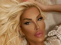 Nikki Sanders's Instagram, Twitter & Facebook