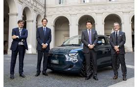 In diretta il presidente conte da palazzo chigi. La Nuova Fiat 500 Debutta Al Quirinale E A Palazzo Chigi Fiat Stellantis