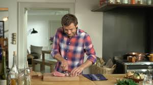 Coupez l'échalote et l'oignon en gros morceaux et rassemblez le tout dans un saladier. Le Lorrain Laurent Mariotte Met La Lorraine En Avant Facebook