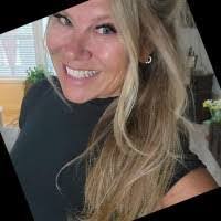 Julie Holder's Instagram, Twitter & Facebook