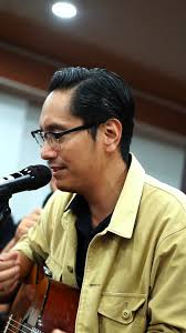 Udah bisa ini ya nyanyi dan terima music awards kayak @wordfangs ?😁😆,  #RicoWaas