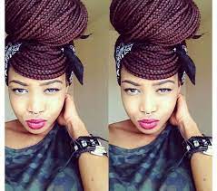 25 Coiffures A Realiser Quand On Porte Des Tresses Coiffure Avec Foulard Coiffure Styles De Coiffures