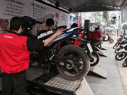 Cầu thủ số 9 của clb tp.hcm lập tức chạy ra chỗ xe cấp cứu đang đỗ, vào bên trong nắm tay và hỏi thăm hùng dũng. Hanh Trinh ChÄƒm Xe Dá»c Chiá»u Dai Ä'áº¥t NÆ°á»›c Cá»§a Yamaha Tin Tá»©c Má»›i Nháº¥t 24h Ä'á»c Bao Lao Ä'á»™ng Online Laodong Vn