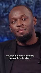 Eh quando l'ho scritta era tardissimo, erano le 4 di notte. Avevo mal di  testa, avevo bevuto...non è che potevo scriverla meglio questa canzone” 😂  @ninofrassicaoff a #CTCF con Luis Rock!