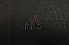 A camisa traz o template condivo20, em um estilo blackout, com o preto como predominante, incluindo a gola. Camisa Selecao Da Alemanha Away 2020 Adulto Torcedor Preta Mascu