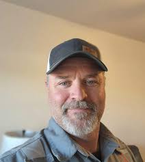 Today is a day worth being grateful for. My eyes can still see this  beautiful world. No complaints, no demands. I am just grateful that I can  feel the sunshine every day.🫶🍀