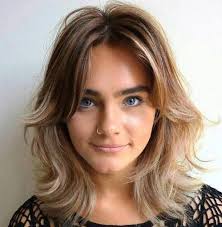 Short baby bangs look great on almost everyone, but there are still some specific face shapes and hair textures that don't lend themselves well to the style. 15 Curtain Bangs On Short Hair For 2021 Short Hair Models