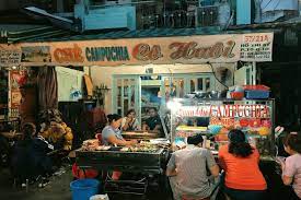 Nếu quận 1 nổi tiếng với việc hội tụ đủ các nền ẩm thực trên thế giới thì quận 10 lại nức tiếng với những khu ẩm thực giá rẻ, là địa điểm tụ tập. Top 04 Khu Chá»£ Ná»•i Tiáº¿ng Vá» Mon Äƒn Váº·t Táº¡i Sai Gon