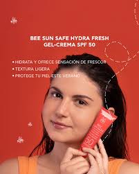 Protege tu piel del envejecimiento prematuro con Bee Sun Safe Hydra Fresh  Gel-Crema, protector solar SPF 50 😎! Esta crema de textura ligera ofrece  alta protección contra los rayos UVA, UVB y