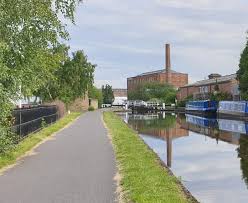 From the start at old hall street liverpool, to the finish at office lock leeds, the 130 mile towpath course follows the original leeds & liverpool canal walking poles are not allowed at this event for runners or buddies. Leeds Liverpool Canal By Beth Pipe The Outdoor Guide