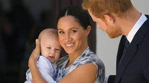 Meghan markle and prince harry share first american christmas card — and archie has red hair! Meghan And Harry S Christmas Card Has Archie As Its Star