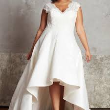 Such a looks incredibly modern, fabulous and gives you a chance to show off those killer heels you are wearing. 19 High Low Wedding Dresses We Love