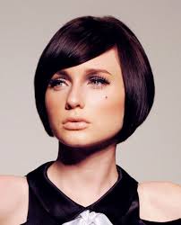 In the early sixties, his signature angled bobs became enormously popular, and today, the look is synonymous with mod, swinging london. Bob Haircut Vidal Sassoon Nice