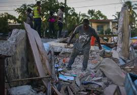 Huit jours après le premier séisme, la situation reste très difficile pour les survivants même si l'aide humanitaire s'organise. Bdpca2ypdxumxm