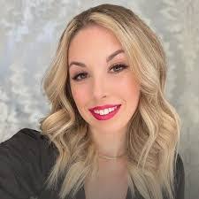 Donna Braddock's Instagram, Twitter & Facebook