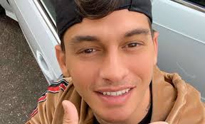 Alessandro bresciano è tra i single che stanno facendo scintille, nel villaggio di temptation island. Temptation Island Alessandro Basciano Chi E Info Sul Tentatore