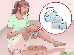 Penyebab lutut nyeri dan lutut bengkak adalah cedera, kegemukan dan kondisi medis lainnya seiring dengan proses penuaan. 3 Cara Untuk Menyembuhkan Kista Baker Wikihow