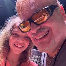 🤣 TikToker admits the internet was right all along. After someone told her  the nose ring made her look like a Democrat, she decided to test it — took  it out mid-video.