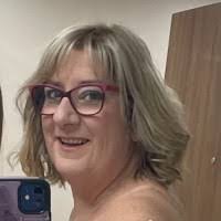 Julia Standish's Instagram, Twitter & Facebook