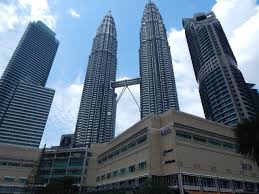 They were the tallest buildings in the world from 1998 to 2004 until surpassed by taipei 101, but remain the tallest twin buildings in the world (as of 2010). Die Petronas Towers Und Andere Aussichtspunkte In Kuala Lumpur