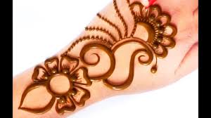 In previous times women/girls had to use their finger for applying mehndi and they just copy a round/gol tikki or moon with mehndi in center of the palm old age women like grandma apply this method these days as well. Easy Gol Tikki Mehndi Design Archives Beautyzing