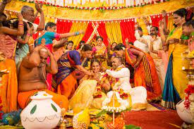 Mak andam adalah antara yang penting dalam menghias pengantin dan menyediakan pelamin. Adat Resam Perkahwinan Agama Hindu Adat Resam Perkahwinan Agama Hindu