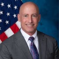 Eric Veloz's Instagram, Twitter & Facebook