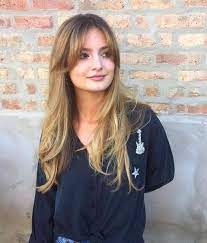 Curtain Bangs La Frange Rideau Fait Partie Des Tops Recherches Sur Instagram E Long Hair With Bangs Curtain Bangs Cool Hairstyles