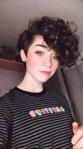 Organize your hair into curly mohawk. Addison Grace Hair Google Search Androgynous Hair Cute Hairstyles For Short Hair Tomboy Hairstyles