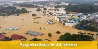 Cuma letih kalau nak kemas rumah dengan bau yang busuk lepas banjir. Kelantan Daily Cerita Bah Kuning 2014 Melanda Kelantan Facebook