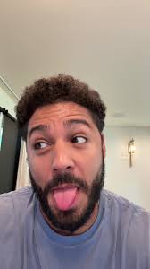 Annie Receives Endless Kisses from Fans