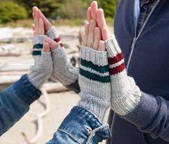 It was a topological challenge for me to get these mitts right. Paddle Pattern Tin Can Knits