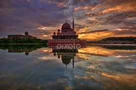 Putrajaya botanical garden putrajaya lake alamanda putrajaya moroccan pavilion putrajaya putrajaya spa fc. Blissful Sunrise At Putra Mosque Places Of Worship Buildings Architecture Pixoto