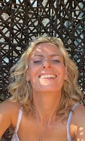 Love the sunshine, totally changes the way I feel. Does anyone else  struggle when the dark mornings and nights come round? I love the autumn  colours, but don't like it as its