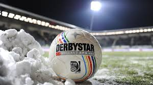 Das runde kommt in der kommenden spielzeit in orange und dunkelblau daher. Bundesliga Spielball Von Derbystar Davon Habe Ich Getraumt Eurosport