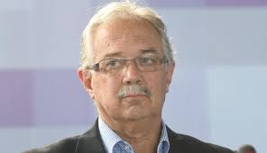 El funcionario recibió los primeros auxilios en el lugar y luego fue. Murio El Exministro De Defensa Jorge Menendez Informacion 11 04 2019 El Pais Uruguay