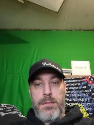 33 year old female looking for a partner. (permaculture singles forum at  permies)