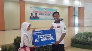 Sedangkan bank perkreditan rakyat (bpr) adalah bank yang melaksanakan kegiatan usaha secara konvensional atau berdasarkan prinsip syariah yang dalam kegiatannya tidak memberikan jasa dalam lalu lintas pembayaran. Bri Peduli Beri Beasiswa Bagi Siswa Berprestasi