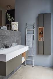 Mobilier De Salle De Bain Design Meuble Gris Marron Echelle Porte Serviette Mur De Couleur Gris Mur De Separati Salle De Bain Design Meubles Gris Salle De Bain