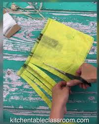 Plarn How To Plastiktuten In Garn Upcycling Der Kuchentisch Klassenzimmer In 2020 Upcycling Upcycled Crafts Kinderbasteleien