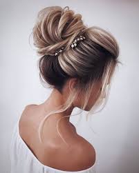 + 500 photos et vidéos de coiffures & coupes de cheveux. Idee Tendance Coupe Coiffure Femme 2017 2018 Les Plus Belles Idees De Coiffures De Mariage Tendance Printemps Ete 2018 Vogue Tunisie Maroc Algerie Magazine Fashion Luxe Inspiration Et People