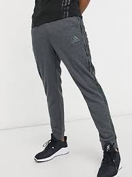 Hellooo ich suche diese geile schwarze adidas jogginghose die gefühlt jedes mädchen hat aber ich finde nicht die richtige die ich suche. Herren Jogginghosen Von Adidas Bis Zu 67 Stylight