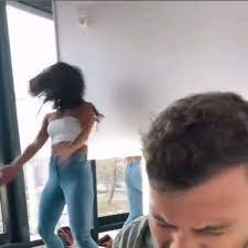Soll ich den po jetzt anfassen oder nicht. Sarah Lombardi Clip Wird Zum Internet Hit Auf So Positive Art Einen An Der Waffel Stars