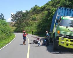 Beli mainan mobil mobilan truk online terdekat di banten berkualitas dengan harga murah terbaru 2021 di tokopedia! Di Jayapura Penumpang Motor Terlindas Truk Kontainer Postpena Com